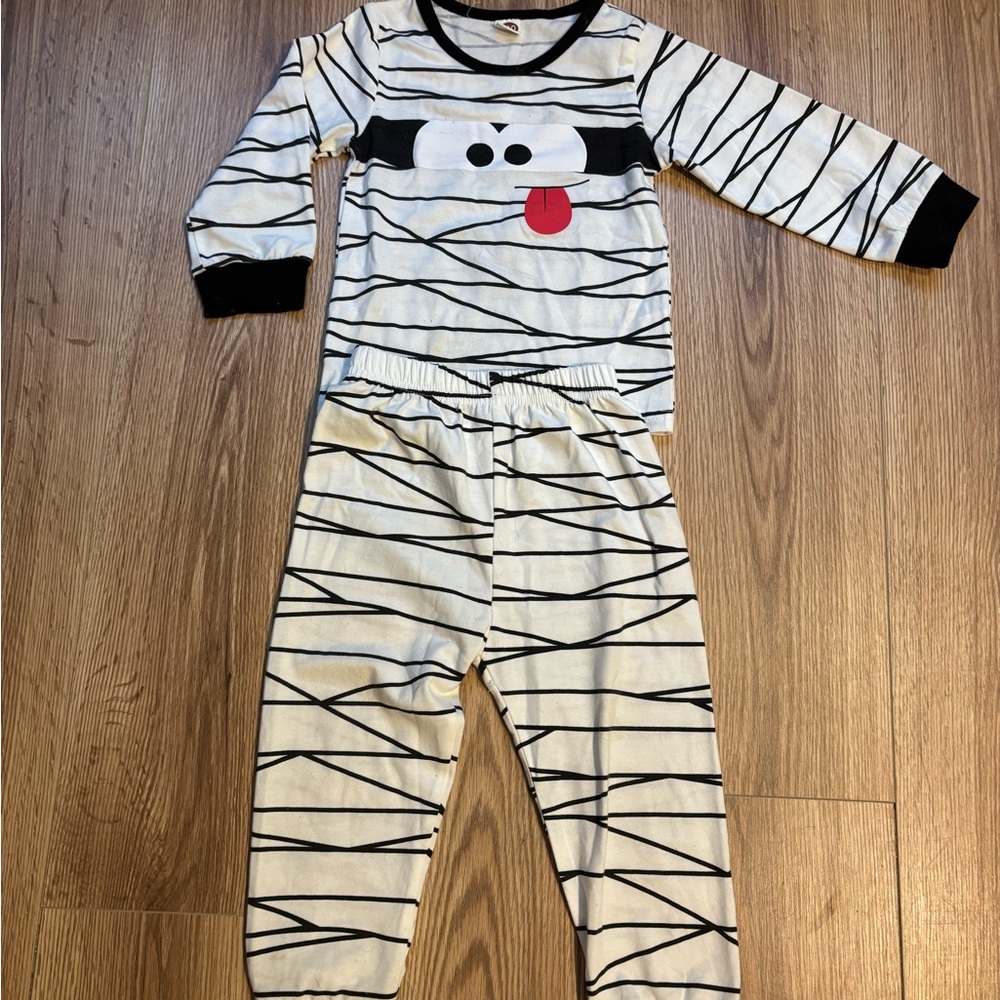🎉bundle 3 or more items for 50% discount!🎉
Kids Mummy Pajamas